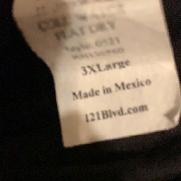 Sz 3xl top by 121 Boulevard has open back - Picture 2 of 8